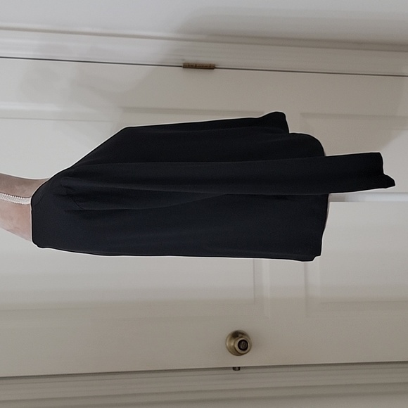 Theory Size S Black Long Sleeve Bubble Front Blouse with Offset Front Seam. EUC - Picture 6 of 12